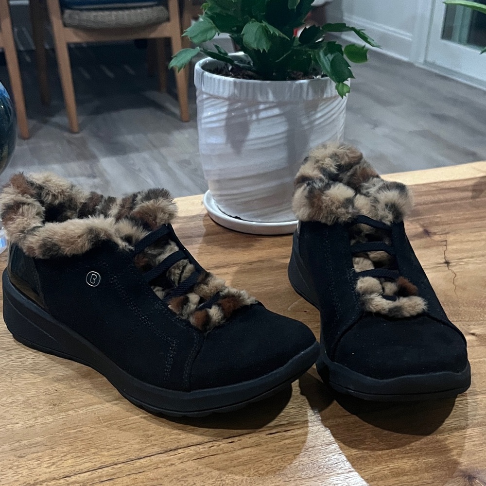 BZEES Women's Black & leopard Fur-Lined Shoe Sneakers sz 7.5 like new
